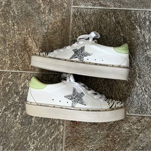 Like new STAR fashion sneakers size 7.5